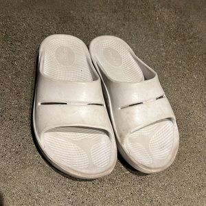 OOFOS Unisex Ooahh Slide Sandal M5/W7
